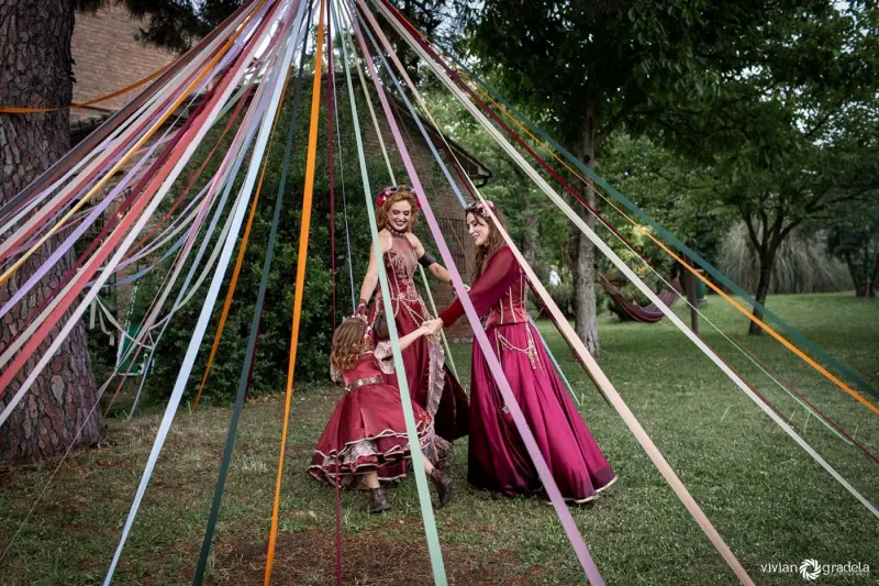 Themenfest im Borgo Santa Maria — Der Bänderbaum