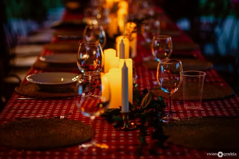 Themenfest im Borgo Santa Maria — Kerzen und Gläser, wenn der Abend kommt