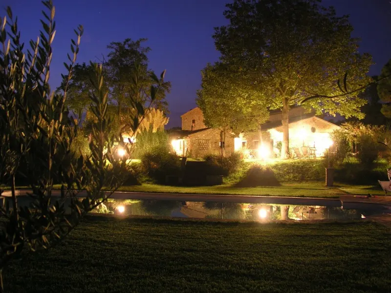 Pool bei Nacht