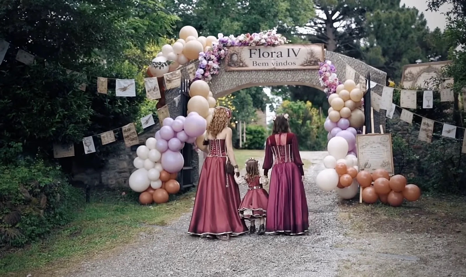 Arco floreale allestito per la cerimonia