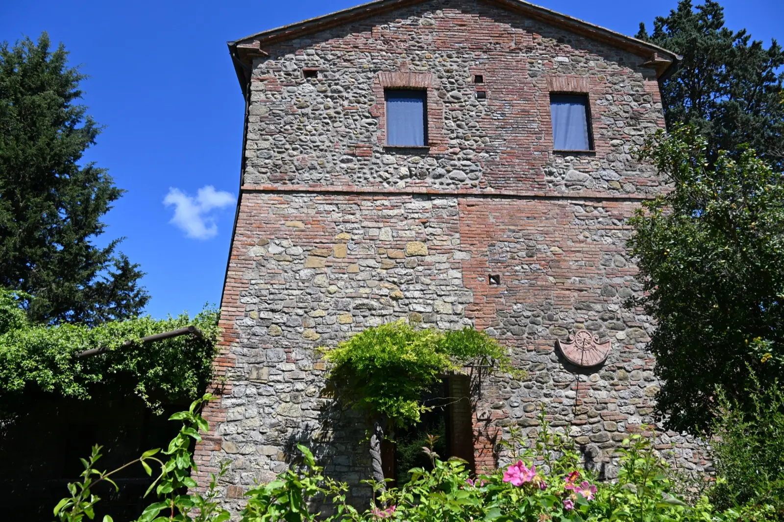 Agriturismo Borgo Santa Maria — Architettura in pietra del borgo