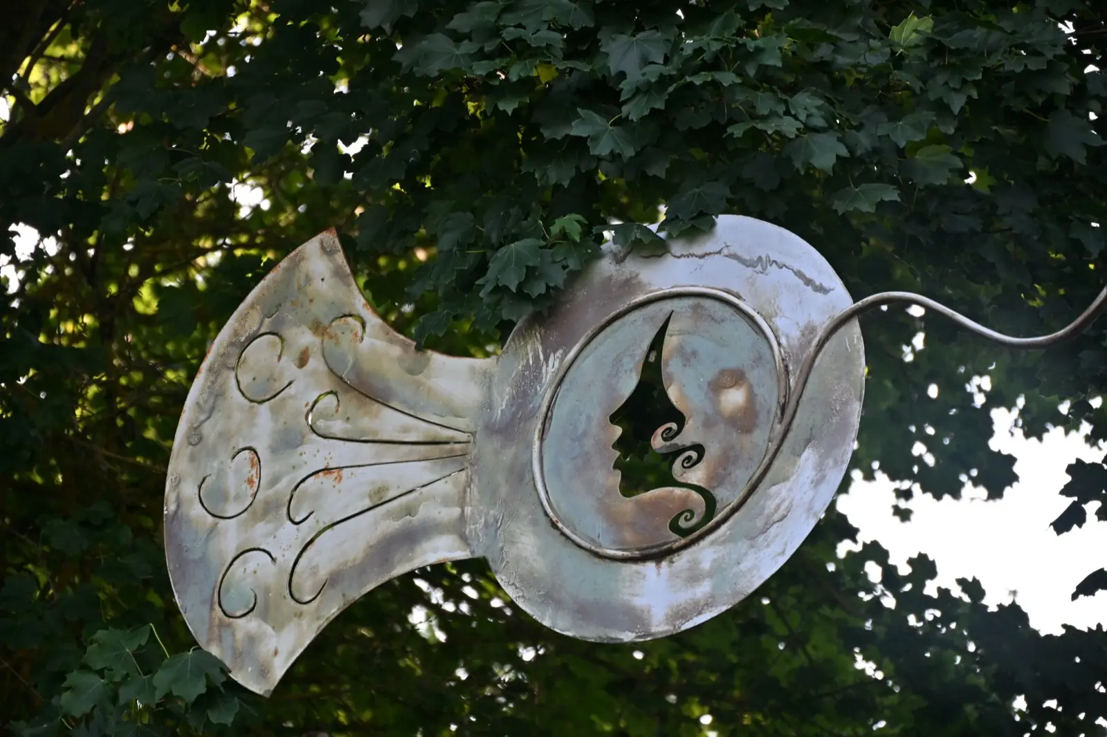 Agriturismo Borgo Santa Maria — Dettagli d'arte nel parco