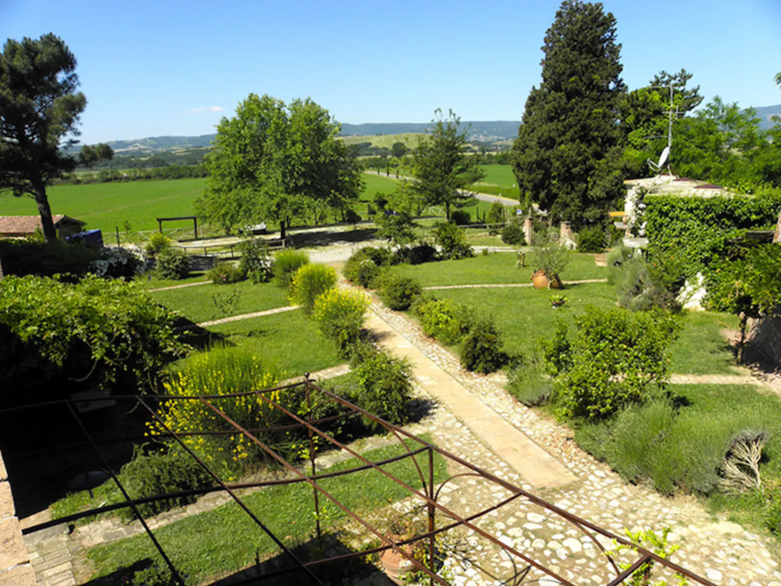 Borgo · scorci e dettagli